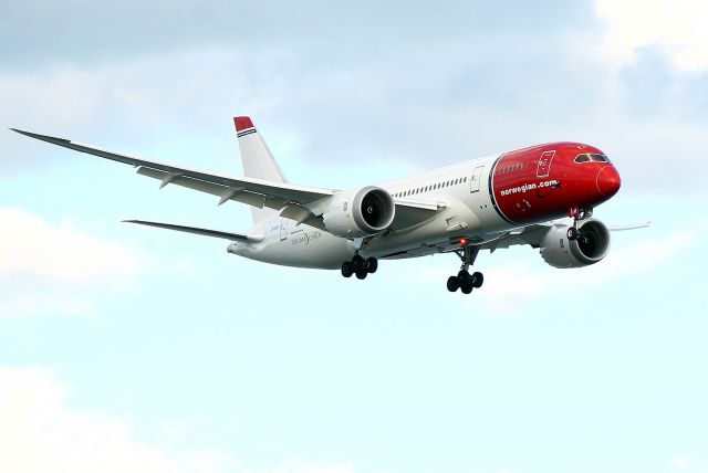 Boeing 787-8 (LN-LNF) - Nor Shuttle 7147 arriving from London-Gatwick