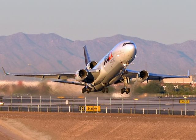 Boeing MD-11 (N574FE)