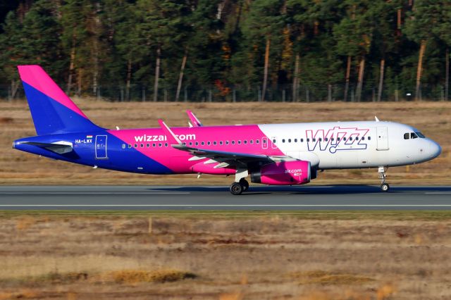 Airbus A320 (HA-LWX)