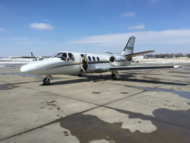 Cessna 500 Citation 1 (N332SE) - Signature FBO at KDSM (Des Moines, IA). 