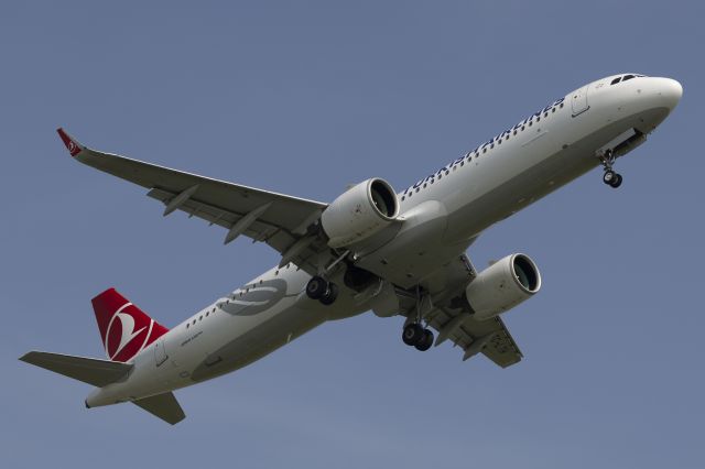 TC-LTH — - Standning close to Runway 22L