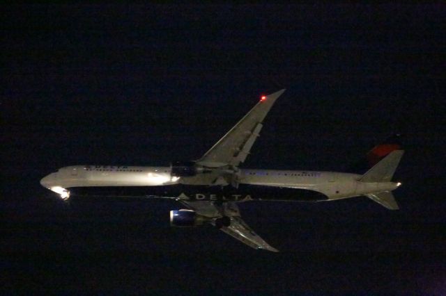 BOEING 767-400 —