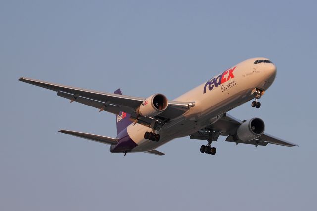 BOEING 767-300 (N159FE) - FDX356, a Boeing B767 freighter, on short-final for RWY 24R early evening on 27 Jul 2021. 