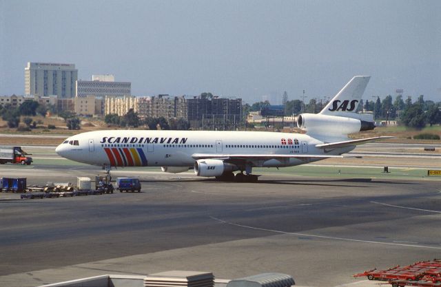 McDonnell Douglas DC-10 (LN-RKD) - Taxing at KLAX Intl Airport on 1989/08/27