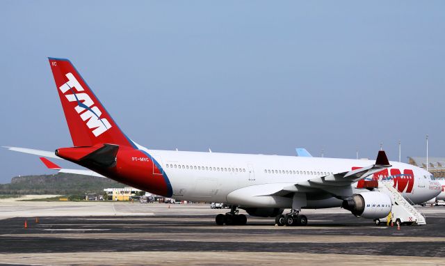 BOEING 767-300 (PT-MVC)