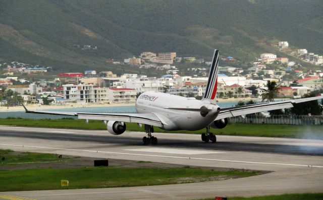 Airbus A330-200 (F-GZCN)