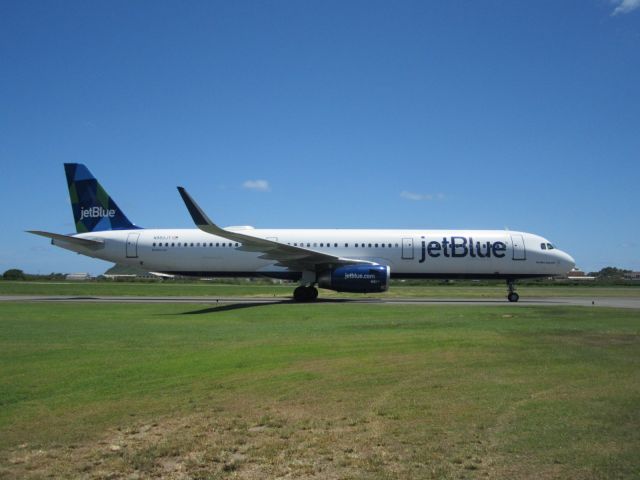 Airbus A321 (N950JT)