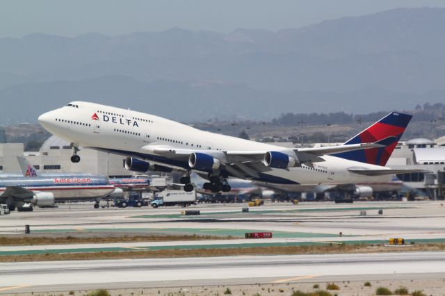 Boeing 747-400 (N674US) - PHOTO TAKEN IN 2009