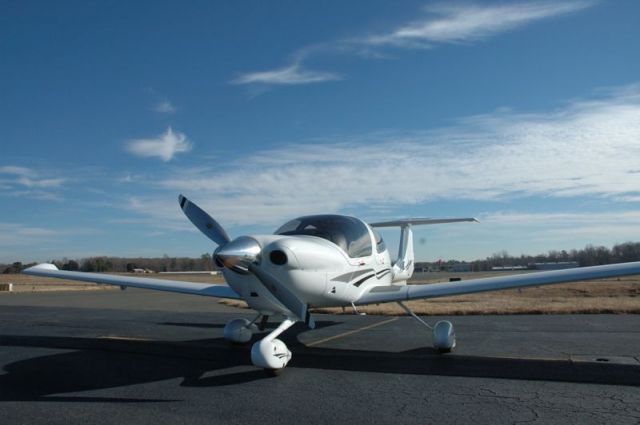 Diamond Star (N470DS) - Diamond Star DA-40/G on the ramp at Rock Hill, SC (KUZA)