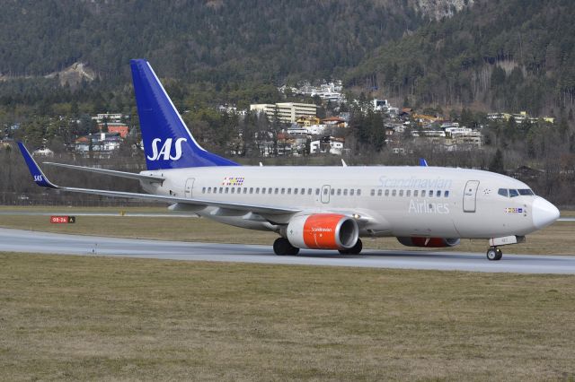 Boeing 737-700 (SE-RET)