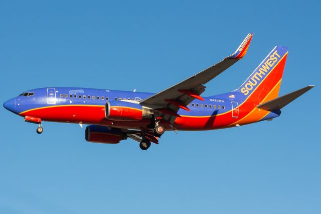 Boeing 737-700 (N420WN)