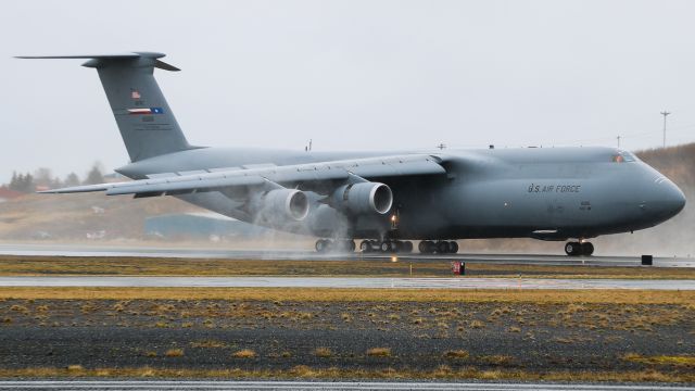 LOCKHEED C-5 Super Galaxy (86-0015) - UHAUL25 from Youngstown (KYNG/YNG) taxis out after landing on runway 26. This big beast slowed down extremely fast, and only used half the runway.br /Photo date: 5-7-24br /Upload date: 2-6-25