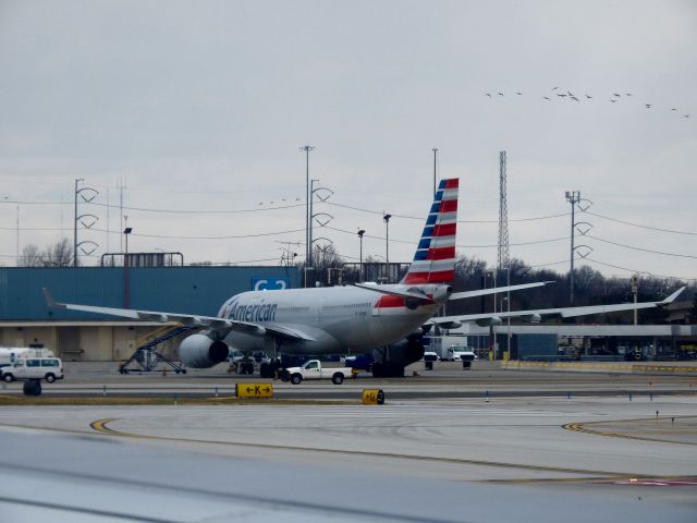 Airbus A330-200 (N279AY) - AAL719 FCO-PHL