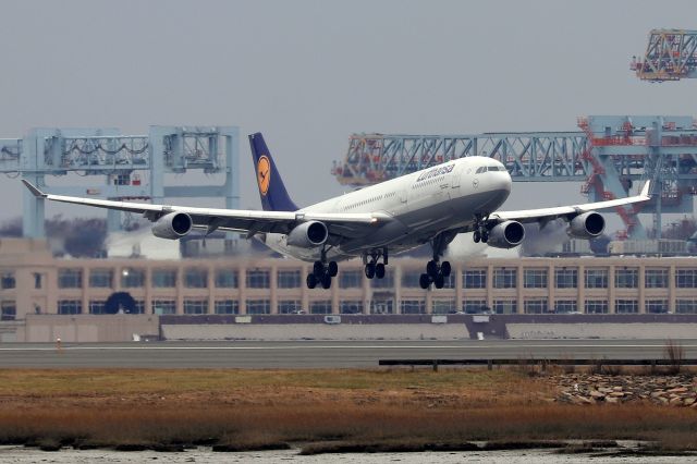 Airbus A340-300 (D-AIFC) - 'Lufthansa 5 Echo Juliet' from Frankfurt landing on 4R