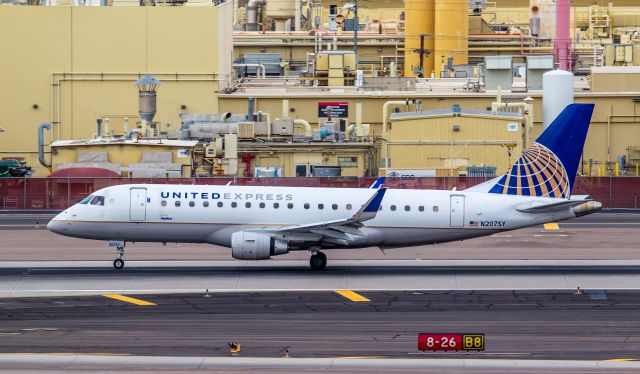 EMBRAER 175 (long wing) (N207SY) - Spotted at KPHX on 10-24-2020br /Terminal 3, level 8, NE corner