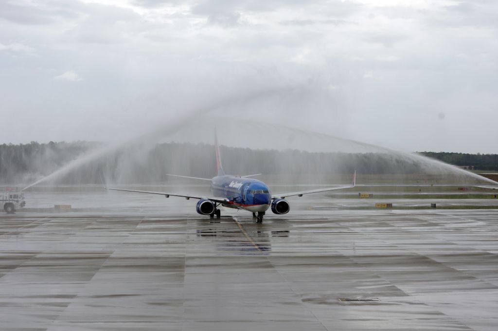 Boeing 737-700 (N809SY) - Duke returning to RDU after winning the NCAA championship.