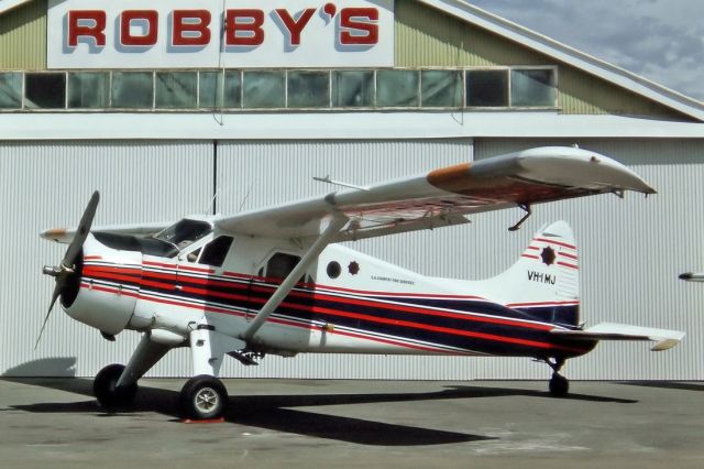 VH-IMJ — - S.A. COUNTRY FIRE SERVICES - DE HAVILLAND CANADA DHC 2 BEAVER MK1 - REG : VH-IMJ (CN 1462) - PARAFIELD ADELAIDE SA. AUSTRALIA - YPPF (15/12/1985) 35MM SLIDE CONVERSION USING A LIGHTBOX AND A NIKON L810 DIGITAL CAMERA IN THE MACRO MODE