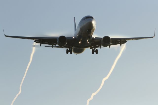 Boeing 737-700 — - Early morning arrival.