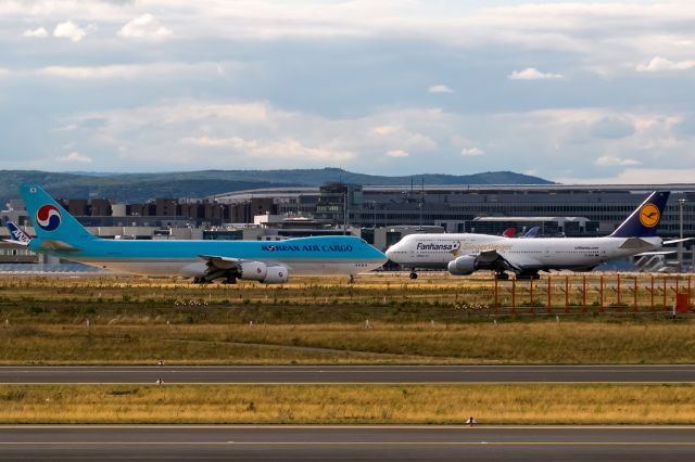 BOEING 747-8 (HL7617) - double layer