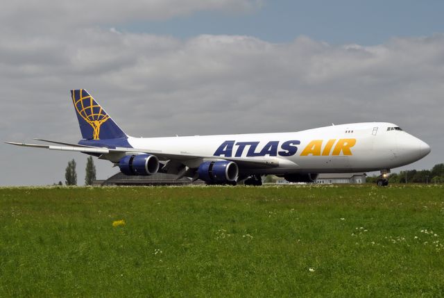 BOEING 747-8 (N854GT)