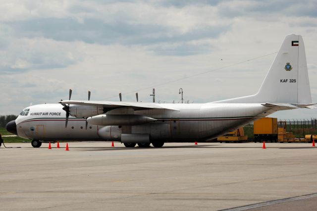 Lockheed C-130 Hercules (KAF325)