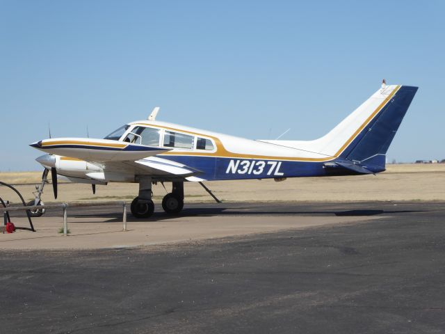 Cessna 310 (N3137L)