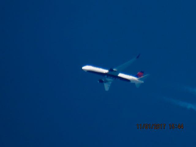 BOEING 767-300 (N190DN)