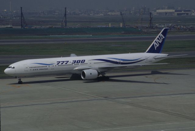 BOEING 777-300 (JA752A) - Taxing at Tokyo-Haneda Intl Airport on 1999/06/21