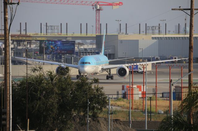 Boeing 787-9 Dreamliner (HL8083)