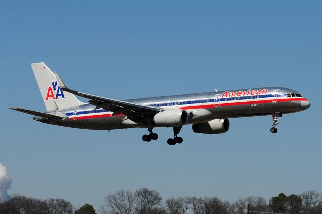 Boeing 757-200 (N601AN) - AAL9442 charter from DCA arriving into BHM