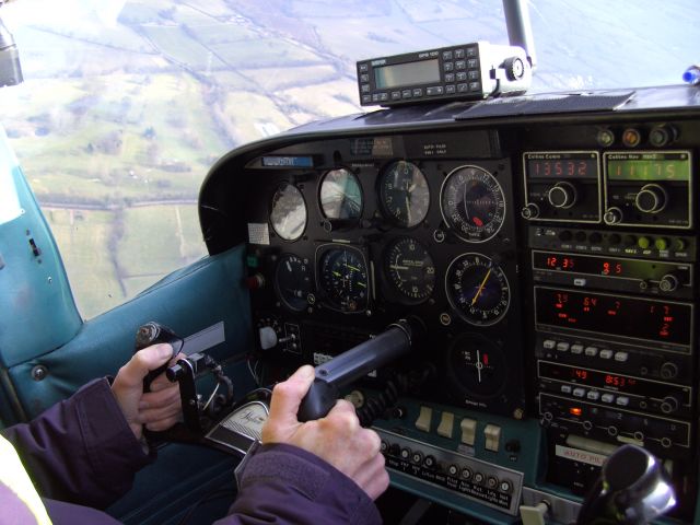 — — - On approach to Liverpool John Lennon airport CESSNA cockpit