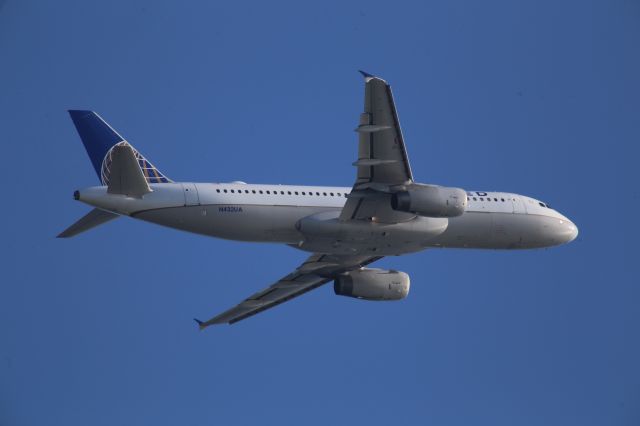 Airbus A320 (N432UA)