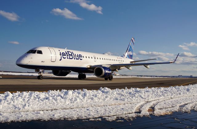 Embraer ERJ-190 (N351JB) - JBLU on N for a 22R departure !