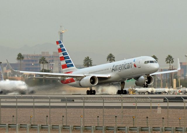 Boeing 757-200 (N201UU)