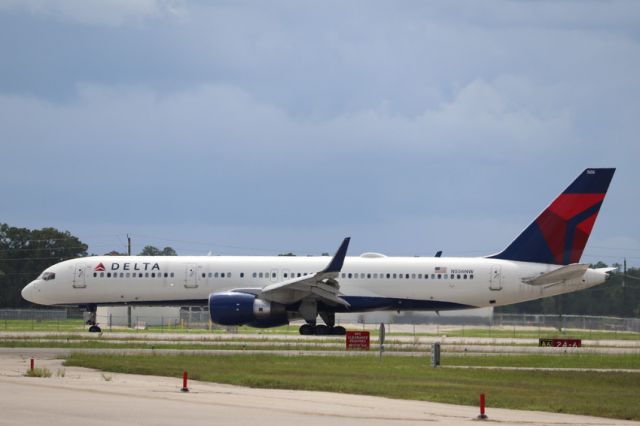 Boeing 757-200 (N556NW) - Delta Flight 479 arrives on Runway 6 at Southwest Florida International Airport following flight from Hartsfield-Jackson Atlanta International Airport