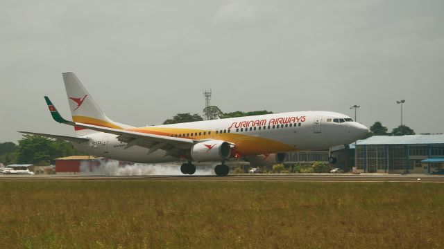 Boeing 737-800 (PZ-TCV)