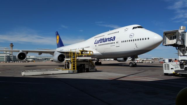 Boeing 747-400 (D-ABVY)