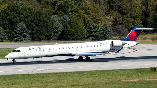 Canadair Regional Jet CRJ-900 (N935XJ)