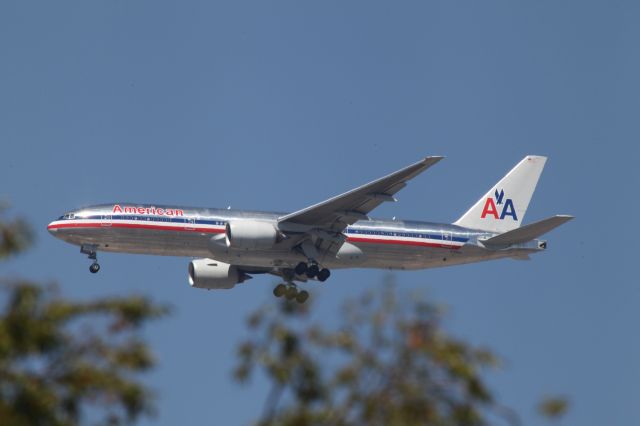 Boeing 777-200 (N768AA)