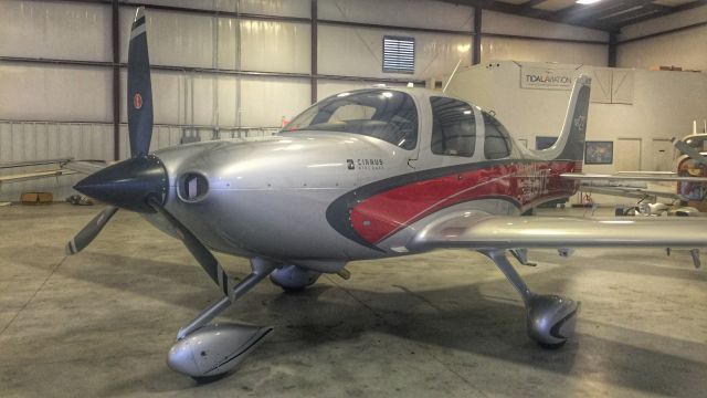 Cirrus SR-22 (N15VE)