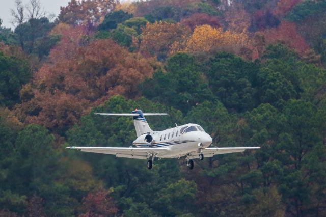 Beechcraft Beechjet (N460TM) - N460TM is a 2007 Hawker 400A seen here on final approach to Atlanta's PDK executive airport. I shot this with a Canon 500mm lens. Camera settings were 1/2000 shutter, F4, ISO 640. Please check out my other photography. Votes and positive comments are always appreciated. Questions about this photo can be sent to Info@FlewShots.com