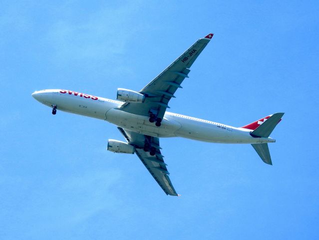 Airbus A330-300 (HB-JHA) - SWR22 GVA-JFK