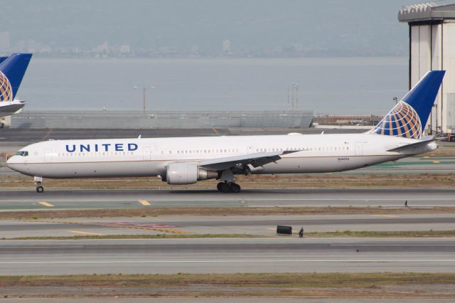 BOEING 767-400 (N66056)