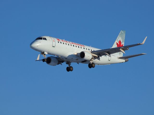 Embraer 170/175 (C-FEKS)