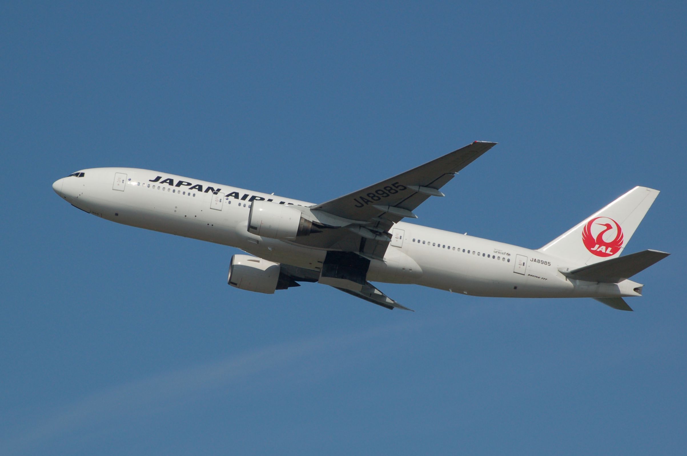 Boeing 777-200 (JA8985) - JA8985  JAL  Boeing  777-246  c/n 27652/72