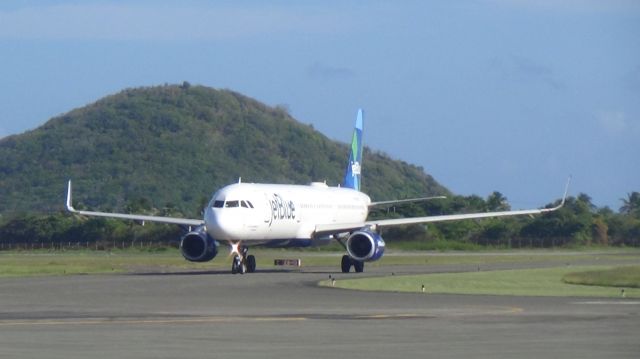 Airbus A321 (N967JT)