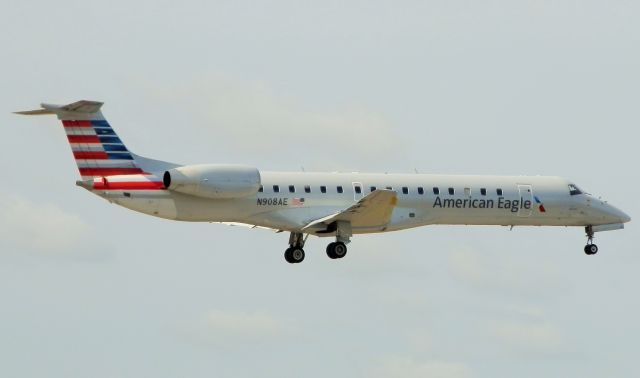 Embraer ERJ-145 (N908AE)