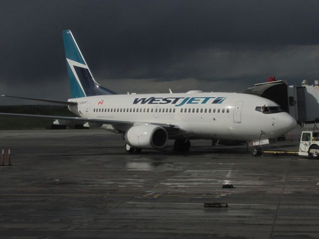 Boeing 737-700 (C-GWSP)