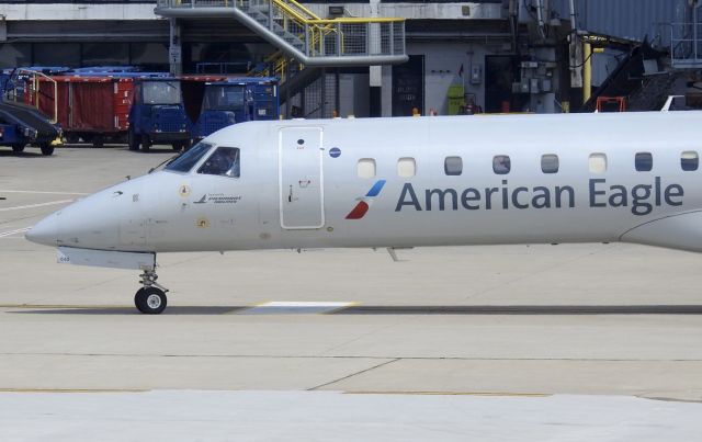 Embraer ERJ-145 (N640AE)