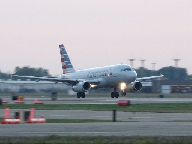 Airbus A319 (N801AW)